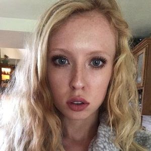 Meet your Posher, Valyssa